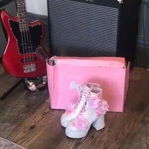 Sugar Thrillz White Laced Ankle Boot with pink flower